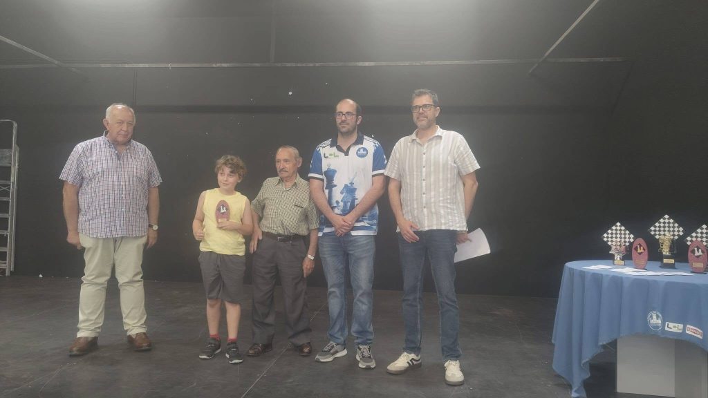 El ajedrez lucentino homenajea a José María Aroca en el Torneo de las Fiestas Aracelitanas 760587671 1748769370223982 980097938597210268 n