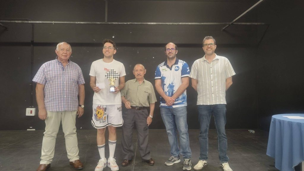 El ajedrez lucentino homenajea a José María Aroca en el Torneo de las Fiestas Aracelitanas 761811465 1748768593557393 5697084781436011295 n