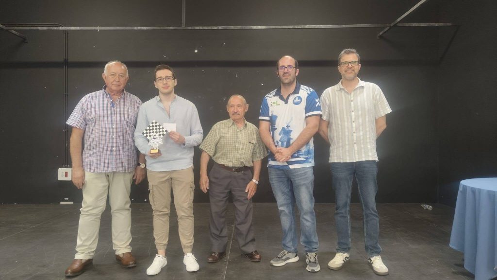 El ajedrez lucentino homenajea a José María Aroca en el Torneo de las Fiestas Aracelitanas 761946547 1748768643557388 5178883275247620741 n