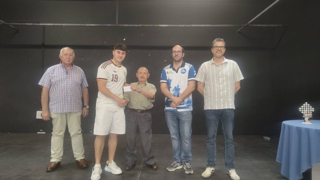 El ajedrez lucentino homenajea a José María Aroca en el Torneo de las Fiestas Aracelitanas 762737561 1748768793557373 7357083555751835598 n