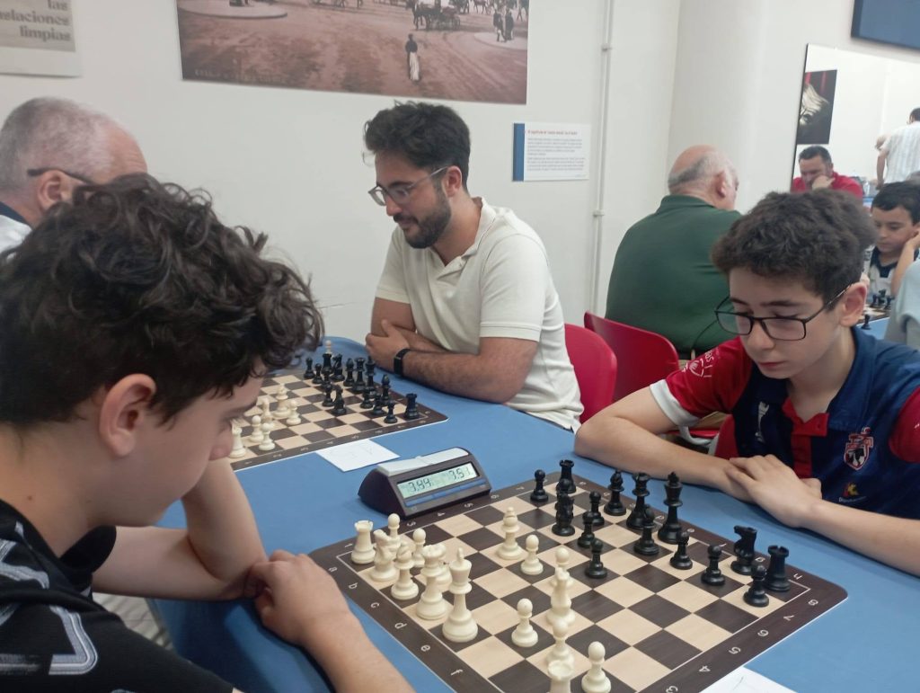 El ajedrez lucentino homenajea a José María Aroca en el Torneo de las Fiestas Aracelitanas 762812859 1748768230224096 2381995821733417887 n
