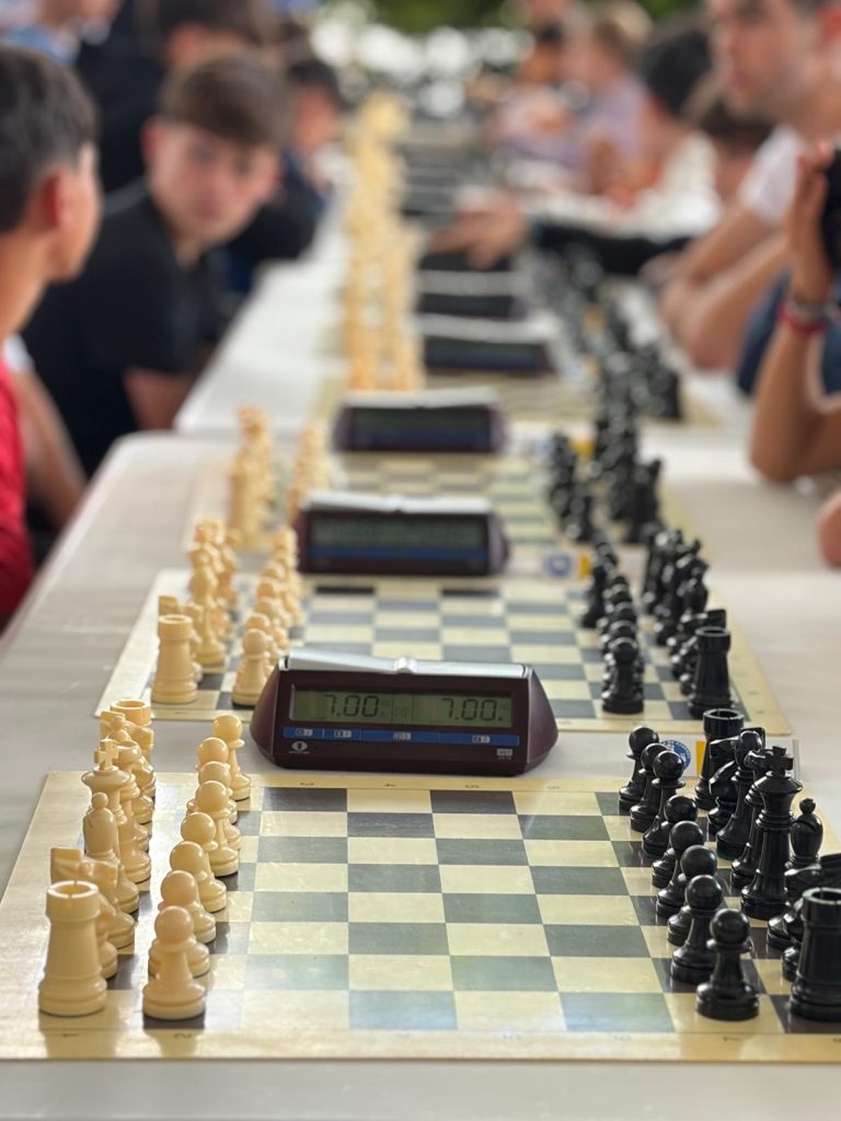 El Ruy López, comprometido con el ajedrez escolar en el XI Torneo Intercentros inicio relojes