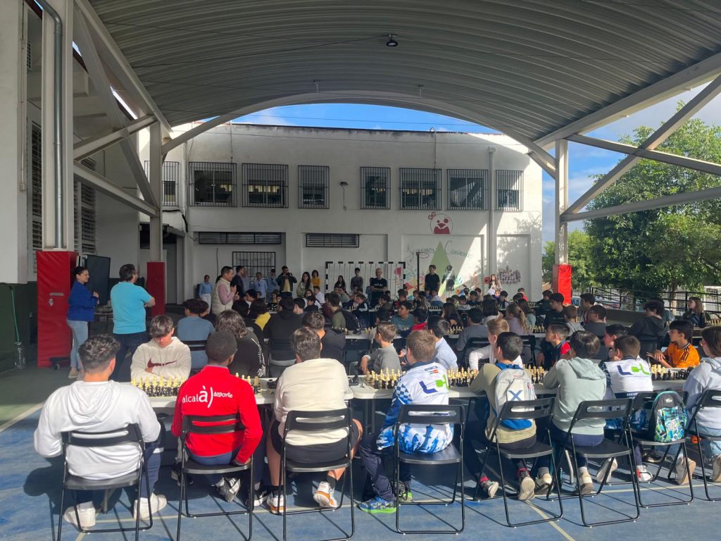 El Ruy López, comprometido con el ajedrez escolar en el XI Torneo Intercentros presntación