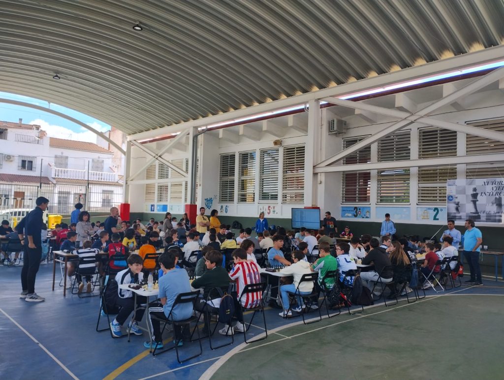 El Ruy López, comprometido con el ajedrez escolar en el XI Torneo Intercentros whatsapp image 2026 05 13 at 13.50.09
