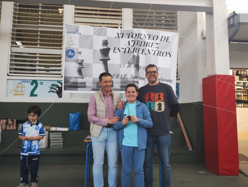 El Ruy López, comprometido con el ajedrez escolar en el XI Torneo Intercentros whatsapp image 2026 05 13 at 13.50.12