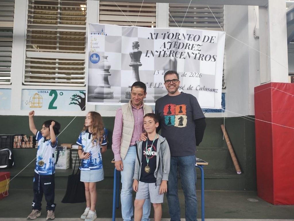 El Ruy López, comprometido con el ajedrez escolar en el XI Torneo Intercentros whatsapp image 2026 05 13 at 13.50.14