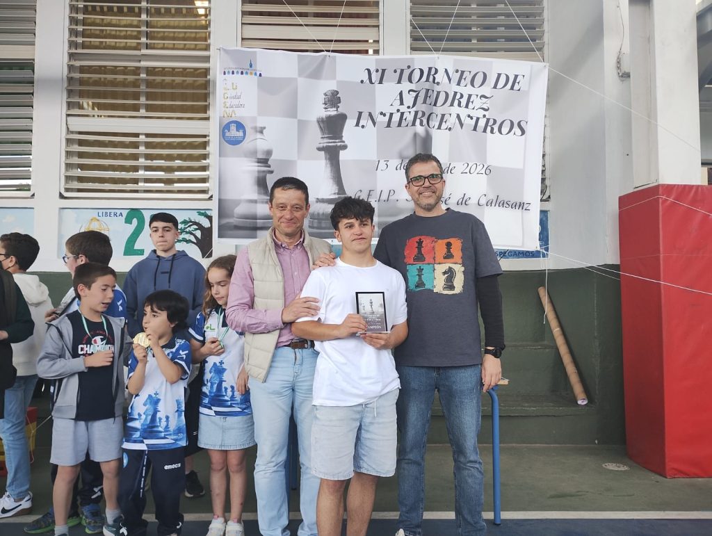 El Ruy López, comprometido con el ajedrez escolar en el XI Torneo Intercentros whatsapp image 2026 05 13 at 13.50.33o