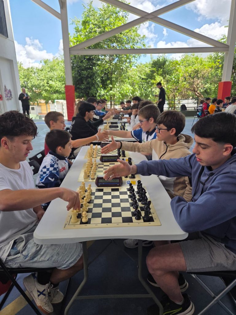 El Ruy López, comprometido con el ajedrez escolar en el XI Torneo Intercentros whatsapp image 2026 05 13 at 15.11.57