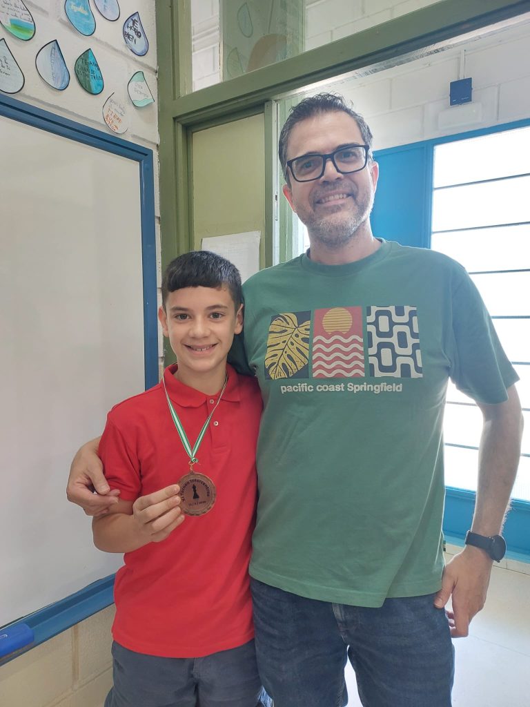 El Ruy López, comprometido con el ajedrez escolar en el XI Torneo Intercentros whatsapp image 2026 05 26 at 19.35.09