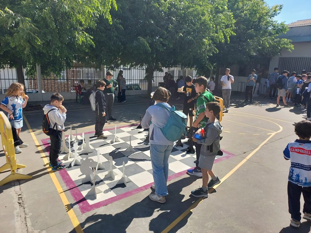 El Ruy López, comprometido con el ajedrez escolar en el XI Torneo Intercentros whatsapp image 2026 05 26 at 19.35.22