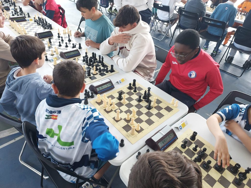 El Ruy López, comprometido con el ajedrez escolar en el XI Torneo Intercentros whatsapp image 2026 05 26 at 19.35.22`pp