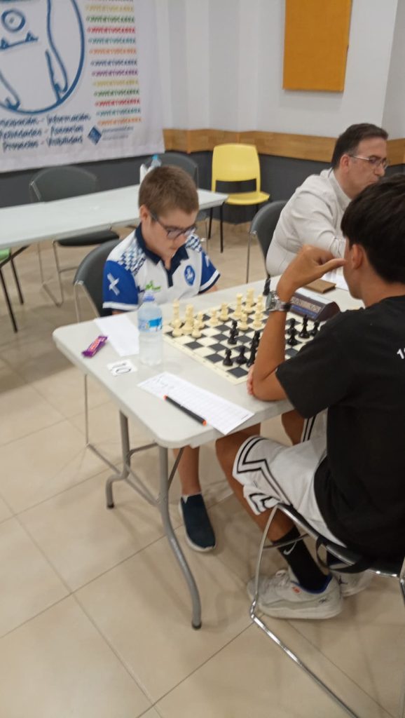 Un fin de semana de ajedrez y trofeos para nuestros jugadores 10