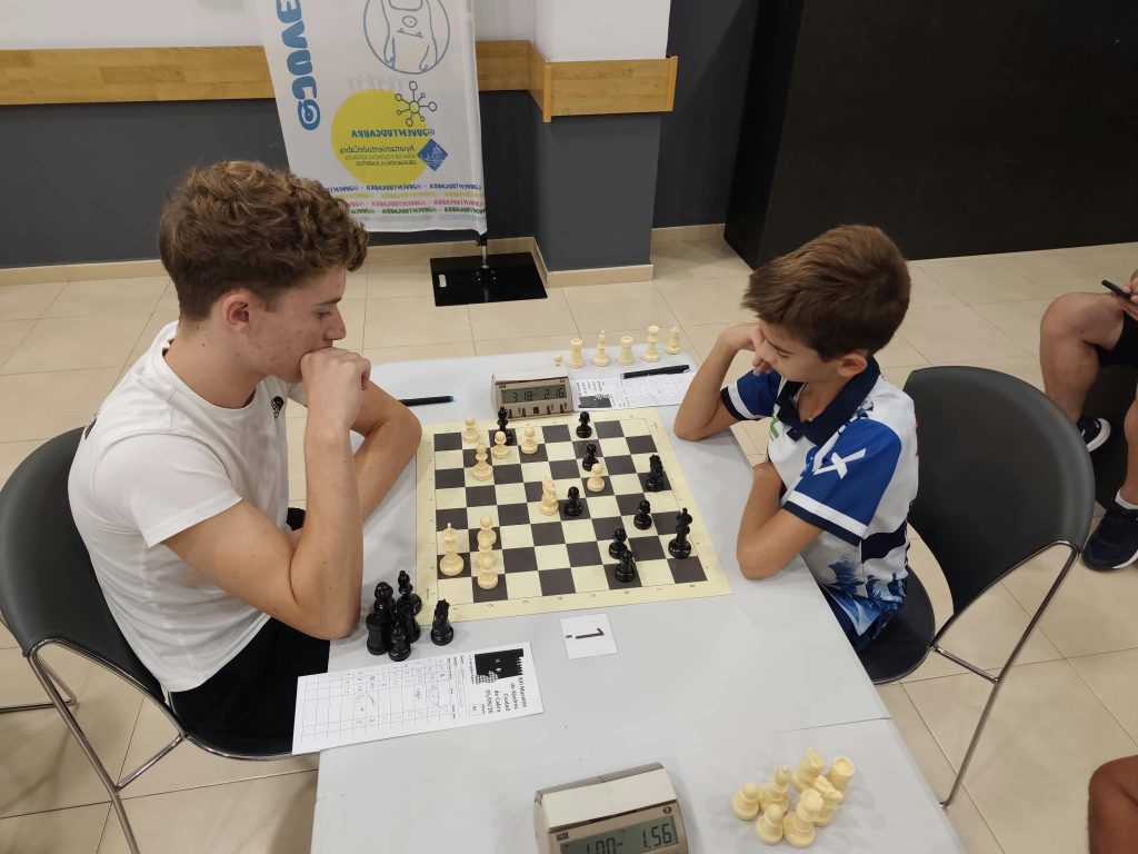 Un fin de semana de ajedrez y trofeos para nuestros jugadores 19