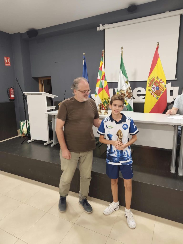 Un fin de semana de ajedrez y trofeos para nuestros jugadores 44